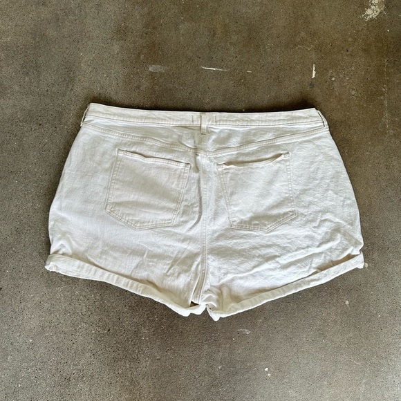 Abercrombie & Fitch The 7” Dad Short High Rise Curve Love Cream Size 37|24 - Picture 3 of 6